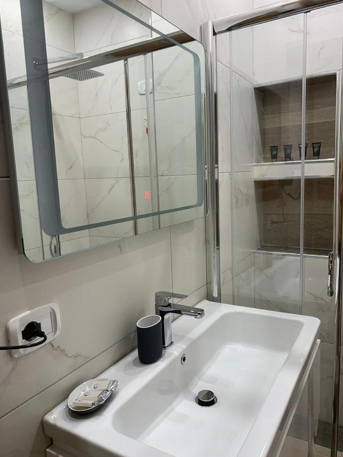 Hotel Kristera Vlore Bagian luar foto