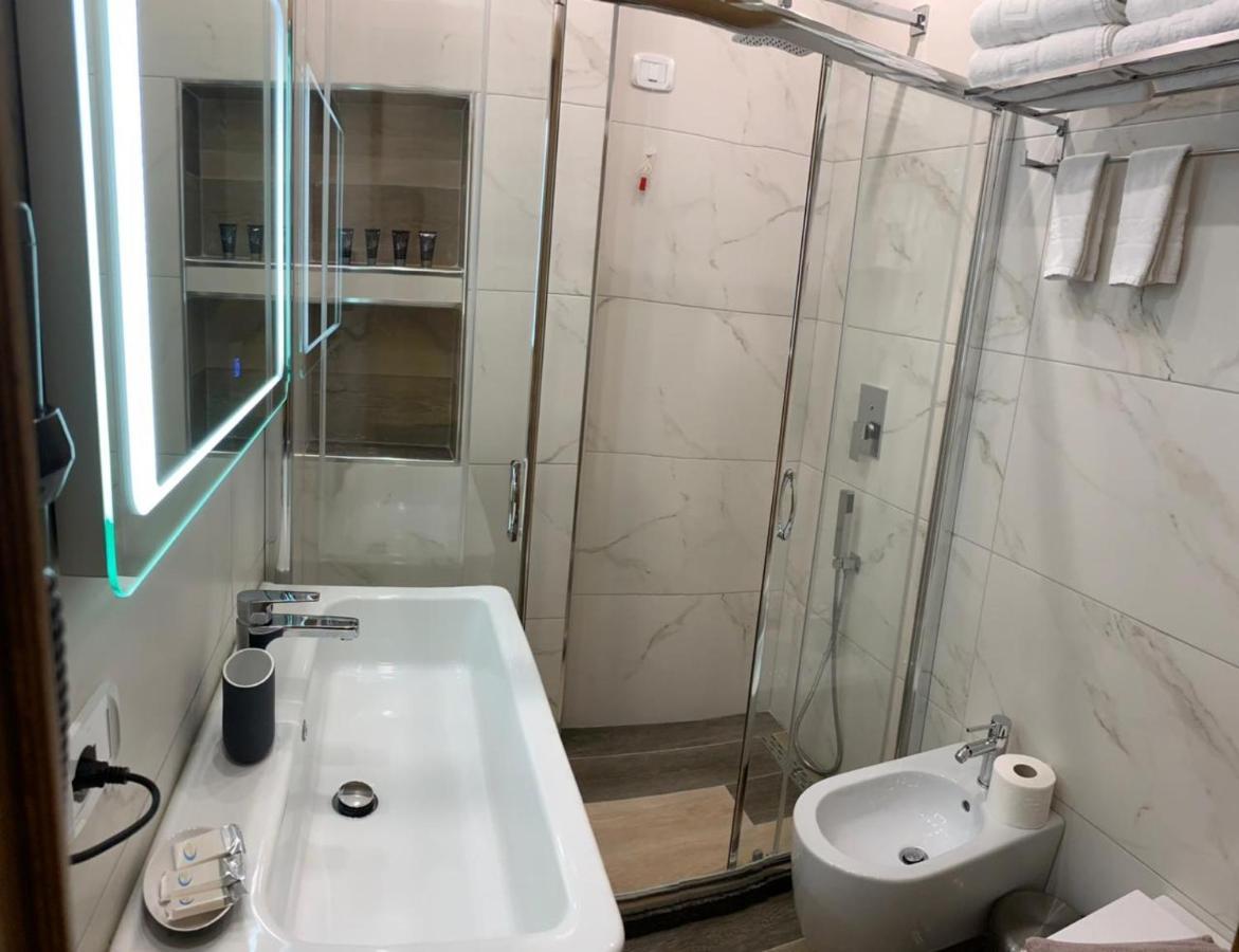 Hotel Kristera Vlore Bagian luar foto