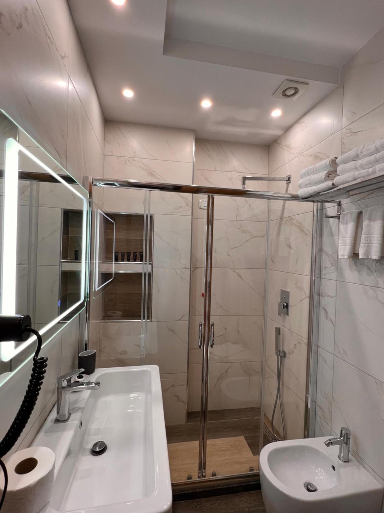 Hotel Kristera Vlore Bagian luar foto